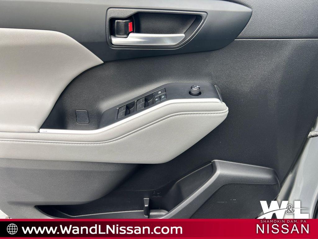 used 2022 Toyota Highlander car, priced at $34,630