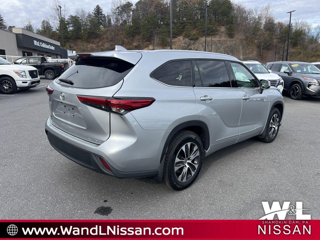 used 2022 Toyota Highlander car, priced at $34,630