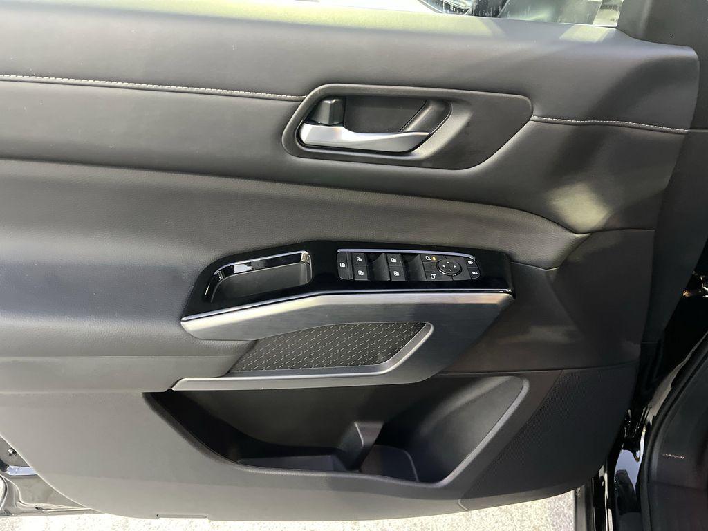 new 2025 Nissan Pathfinder car, priced at $43,697