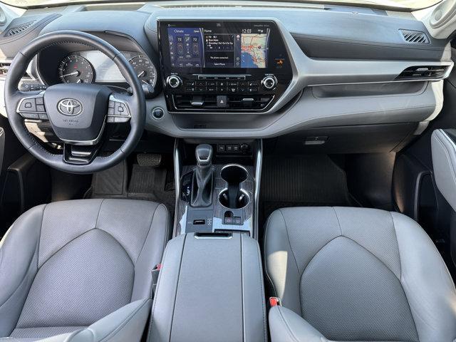 used 2020 Toyota Highlander car, priced at $28,995