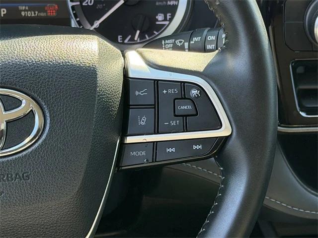 used 2024 Toyota Highlander car, priced at $34,887