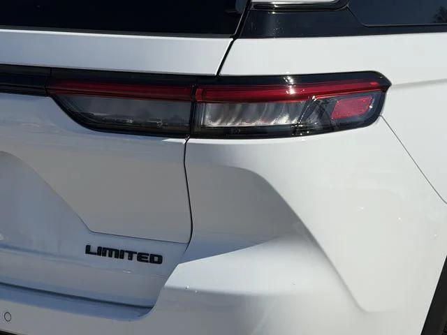 used 2025 Jeep Grand Cherokee car, priced at $38,551