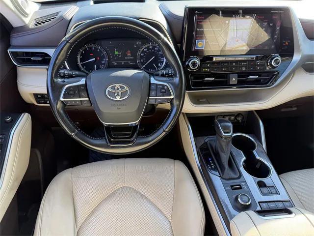 used 2020 Toyota Highlander car, priced at $32,557