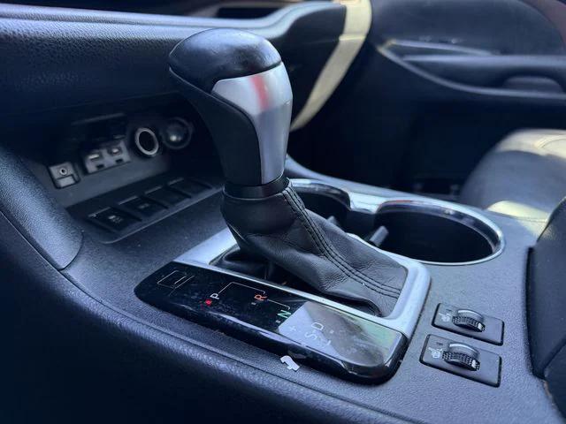 used 2019 Toyota Highlander car, priced at $22,553