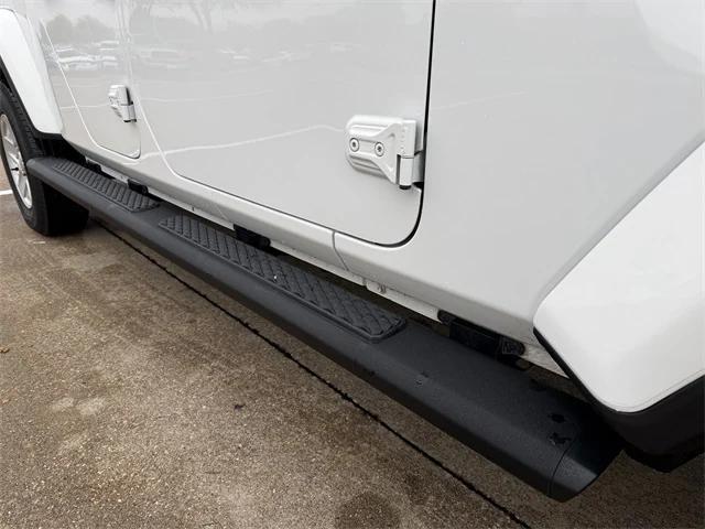 used 2022 Jeep Gladiator car, priced at $25,884