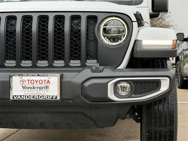 used 2022 Jeep Gladiator car, priced at $25,884