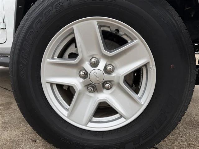 used 2022 Jeep Gladiator car, priced at $25,884