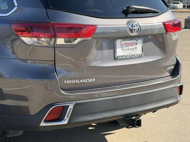 used 2019 Toyota Highlander car, priced at $22,554