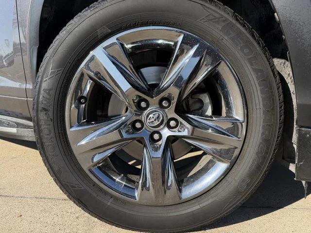 used 2019 Toyota Highlander car, priced at $22,554