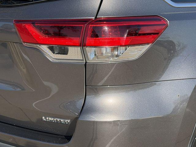 used 2019 Toyota Highlander car, priced at $22,554