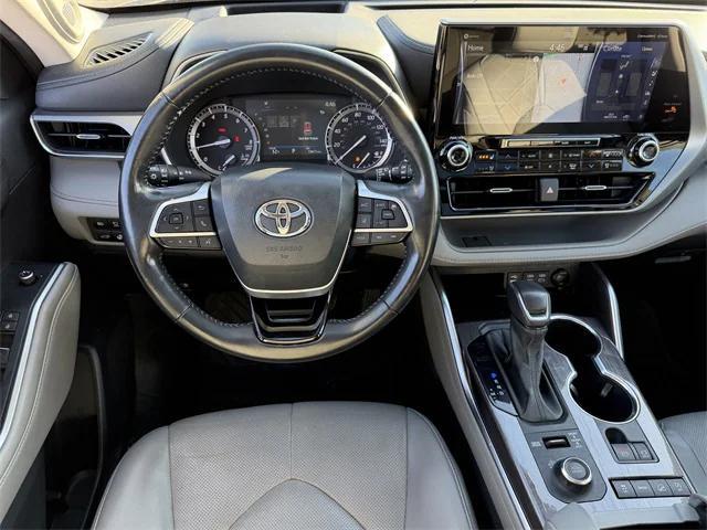 used 2022 Toyota Highlander car, priced at $34,557