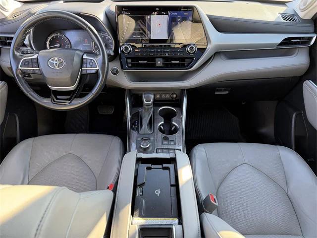 used 2022 Toyota Highlander car, priced at $34,557