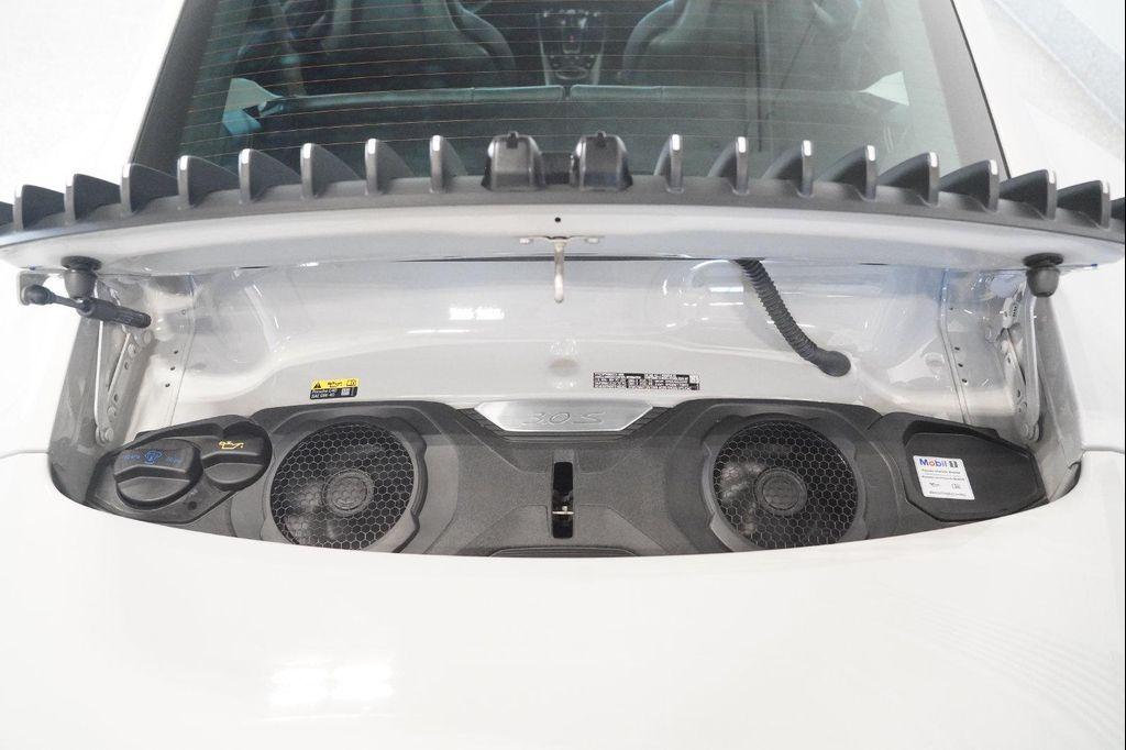 Porsche 911 view 35