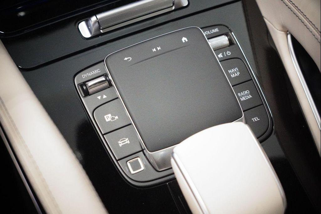 Mercedes-Benz GLS view 29