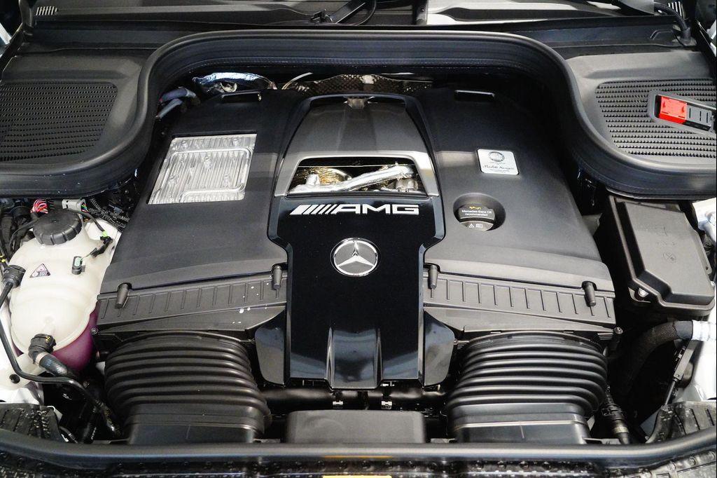 Mercedes-Benz GLS view 32