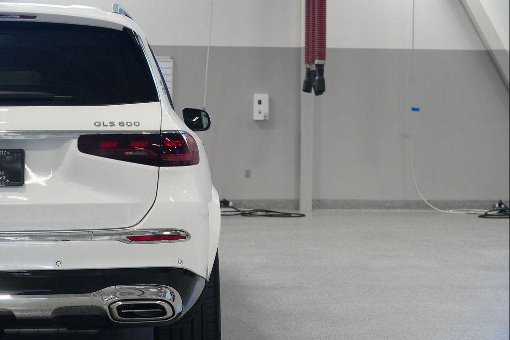 new 2026 Mercedes-Benz Maybach GLS 600 car, priced at $192,200