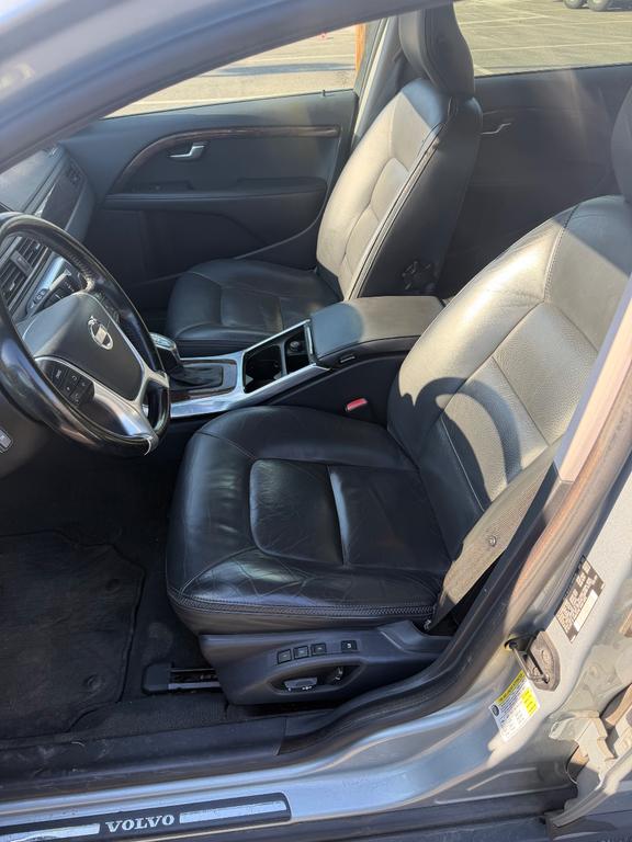 used 2013 Volvo XC70 car, priced at $5,600