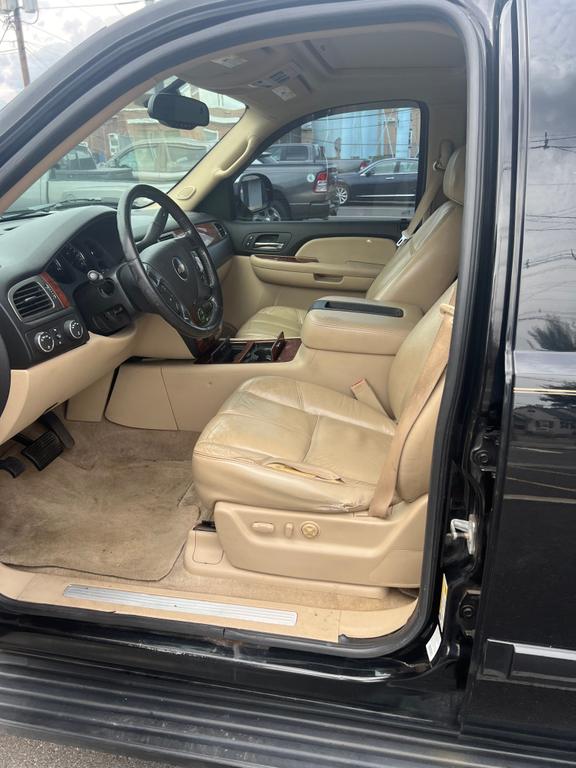 used 2007 Chevrolet Suburban car, priced at $7,500