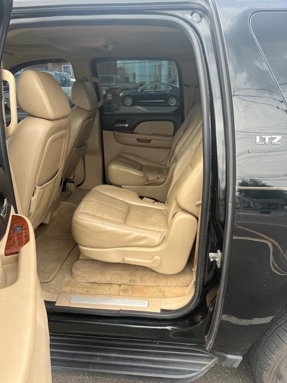 used 2007 Chevrolet Suburban car, priced at $7,500