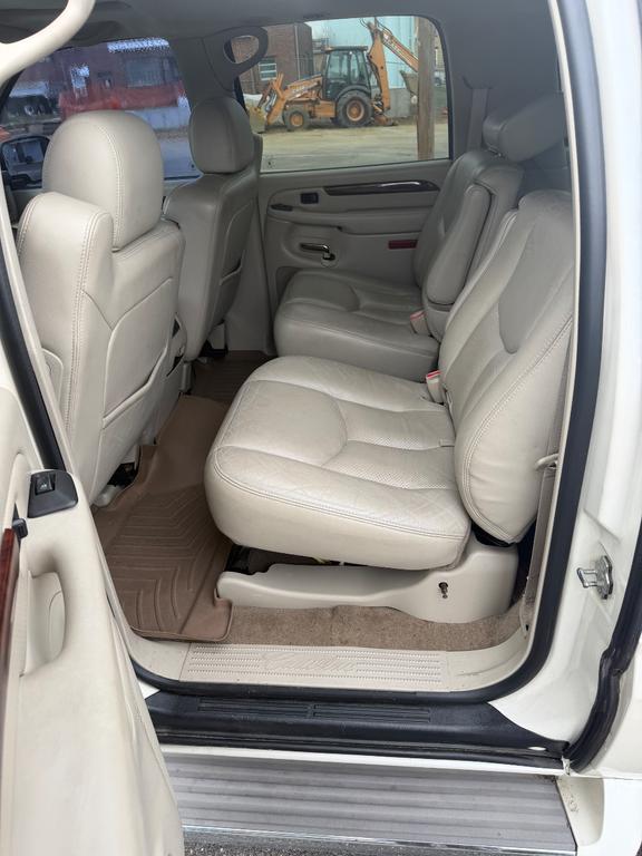 used 2005 Cadillac Escalade ESV car, priced at $7,500