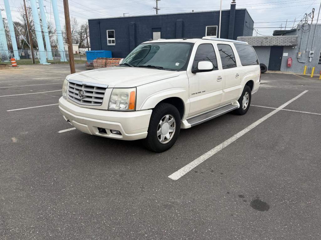 used 2005 Cadillac Escalade ESV car, priced at $7,500
