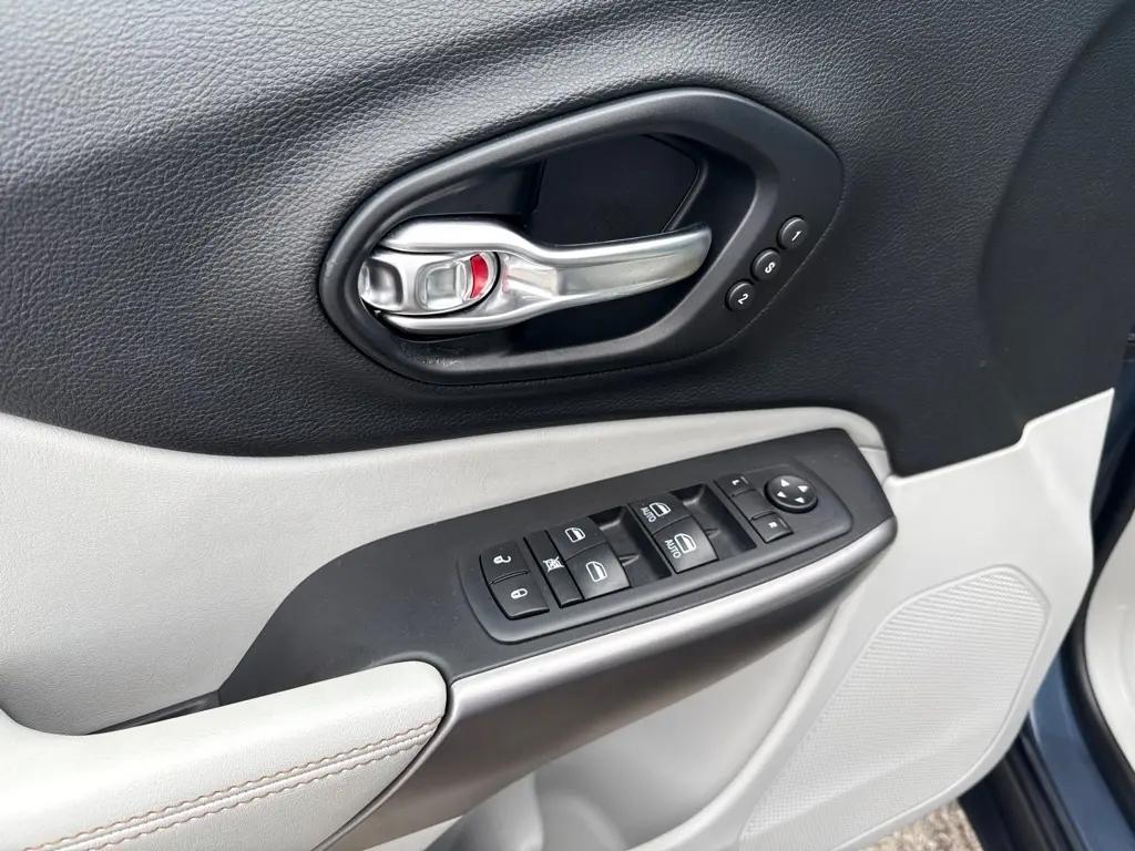 used 2021 Jeep Cherokee car, priced at $17,999