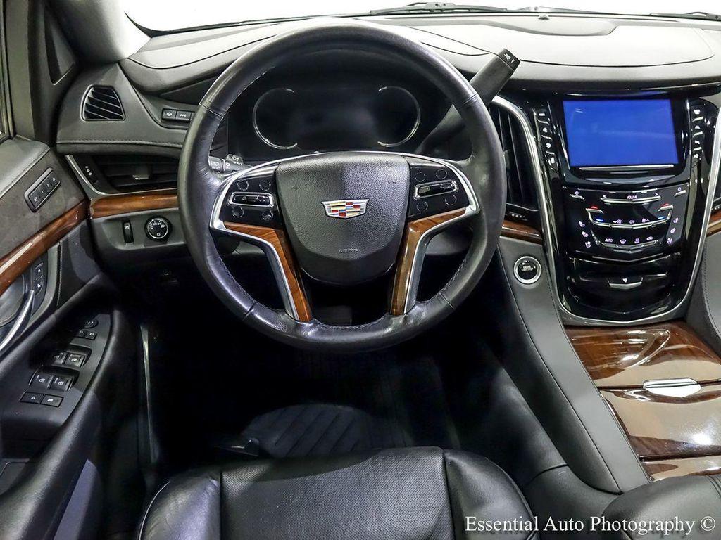 used 2020 Cadillac Escalade ESV car, priced at $27,995