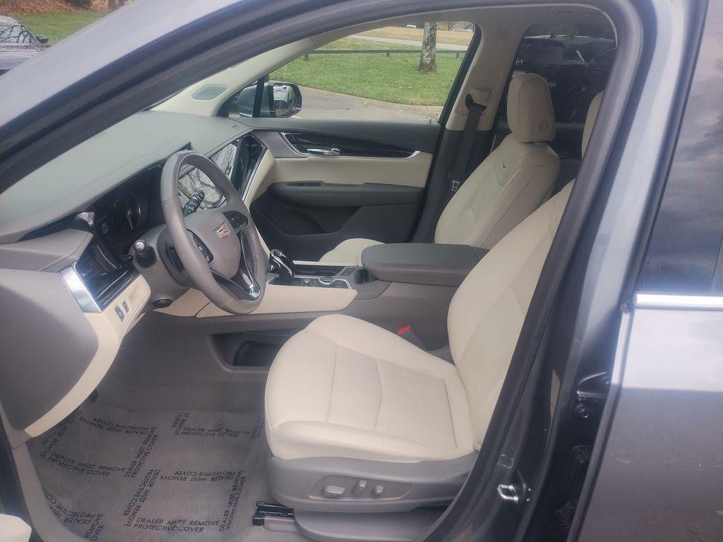 used 2021 Cadillac XT6 car, priced at $27,304