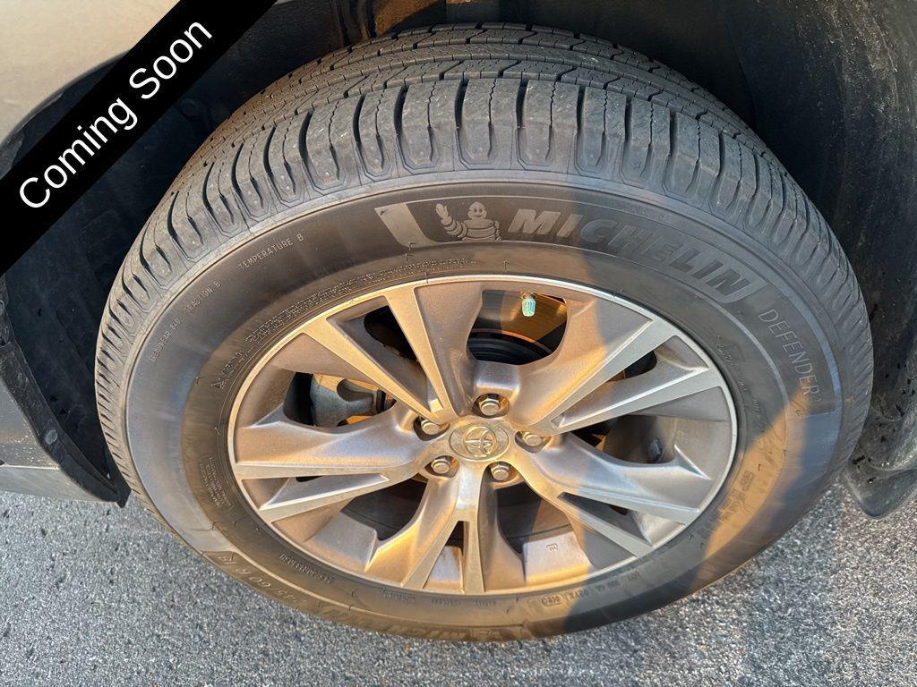 used 2015 Toyota Highlander car, priced at $19,197