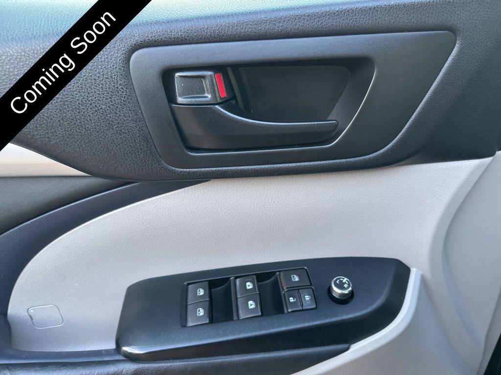used 2015 Toyota Highlander car, priced at $19,197