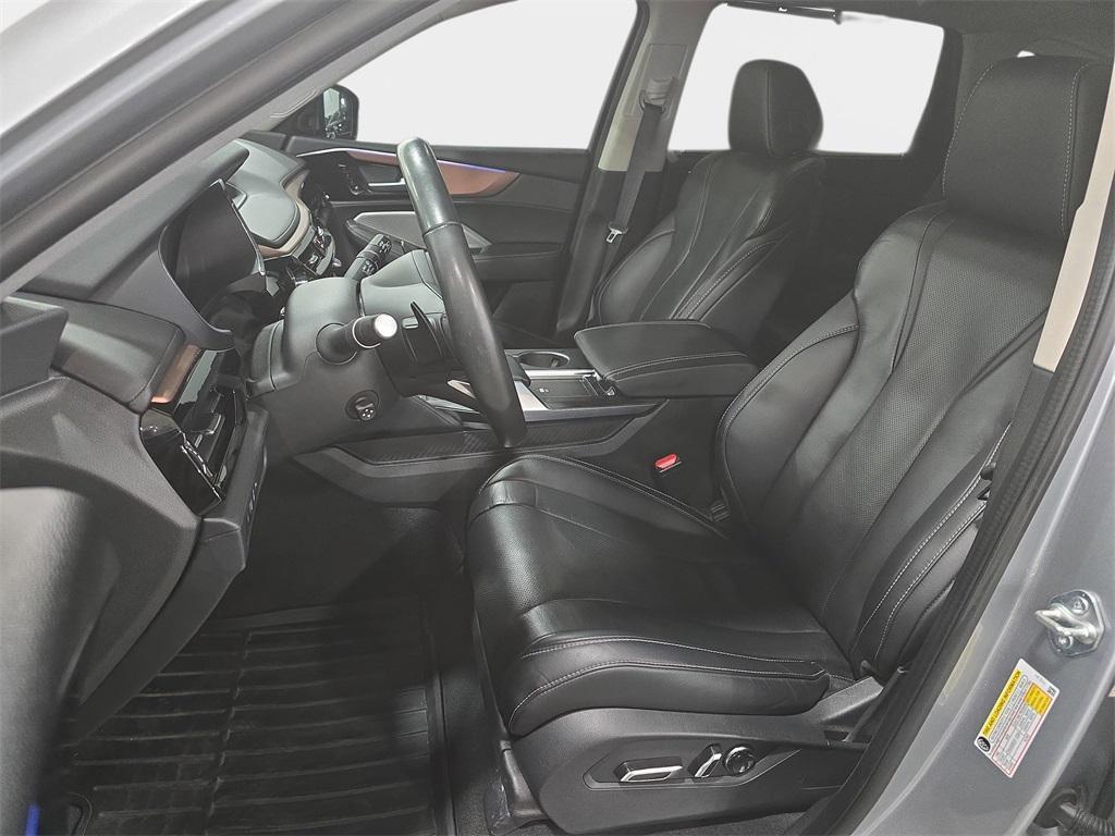 used 2022 Acura MDX car, priced at $27,500