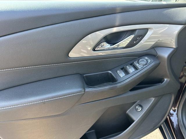 used 2023 Chevrolet Traverse car, priced at $28,200