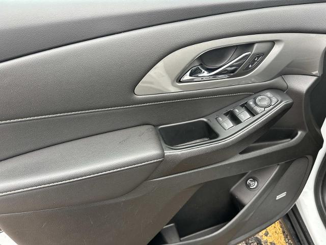 used 2023 Chevrolet Traverse car, priced at $30,996