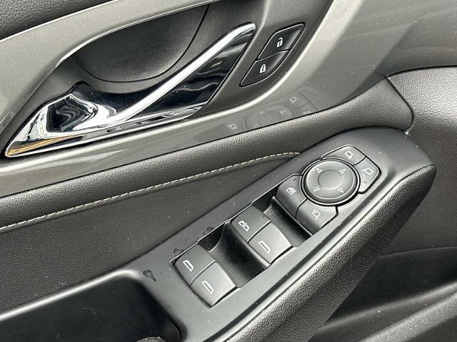 used 2023 Chevrolet Traverse car, priced at $30,996