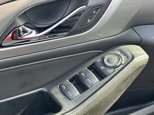 used 2023 Chevrolet Traverse car, priced at $30,896