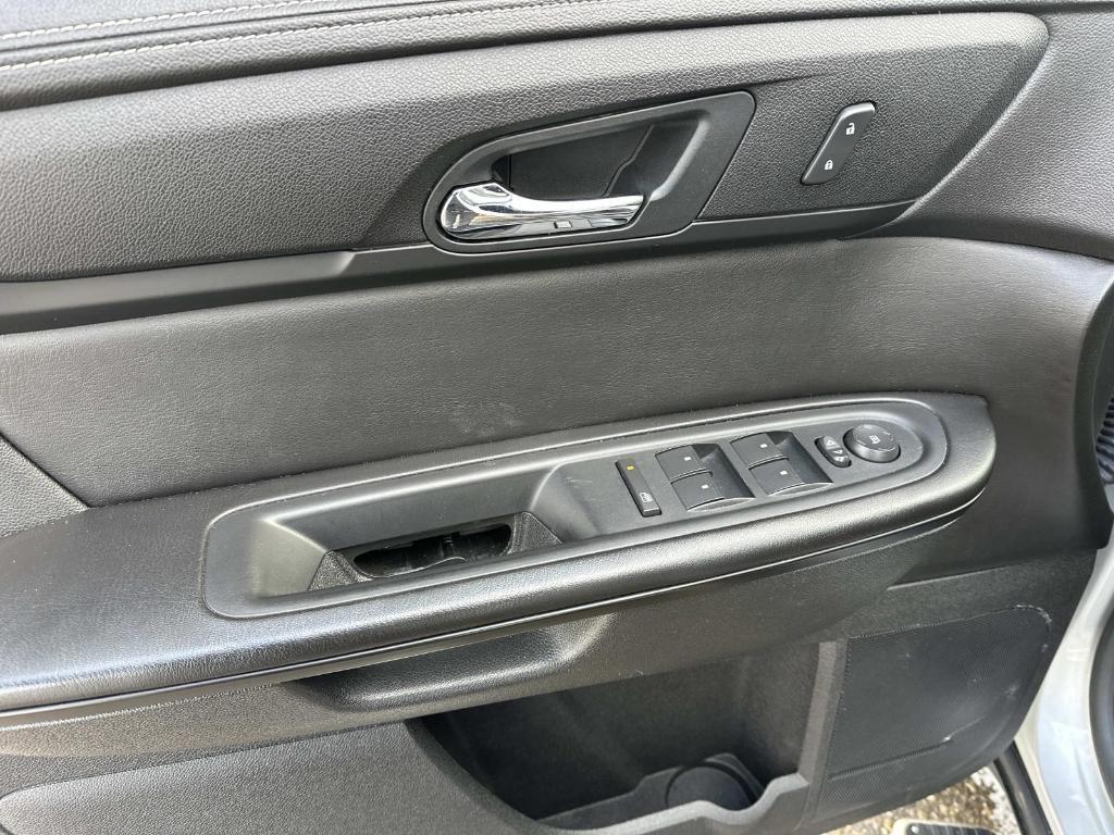 used 2017 Chevrolet Traverse car, priced at $12,996