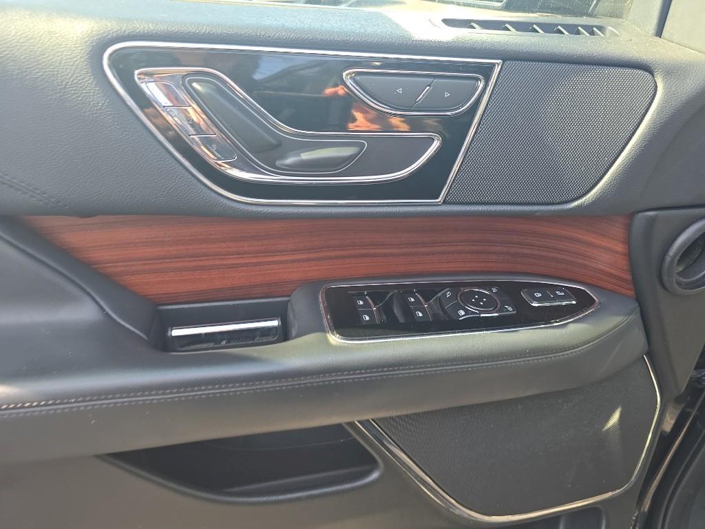 used 2024 Lincoln Navigator car, priced at $59,999