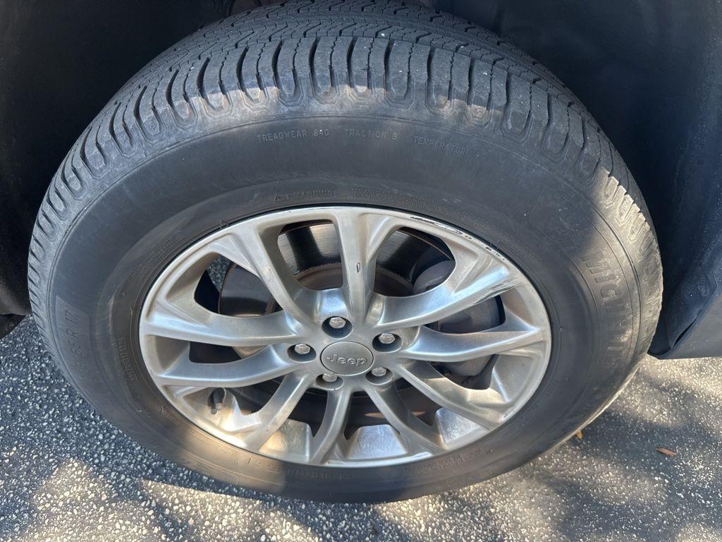 used 2019 Jeep Cherokee car, priced at $16,866