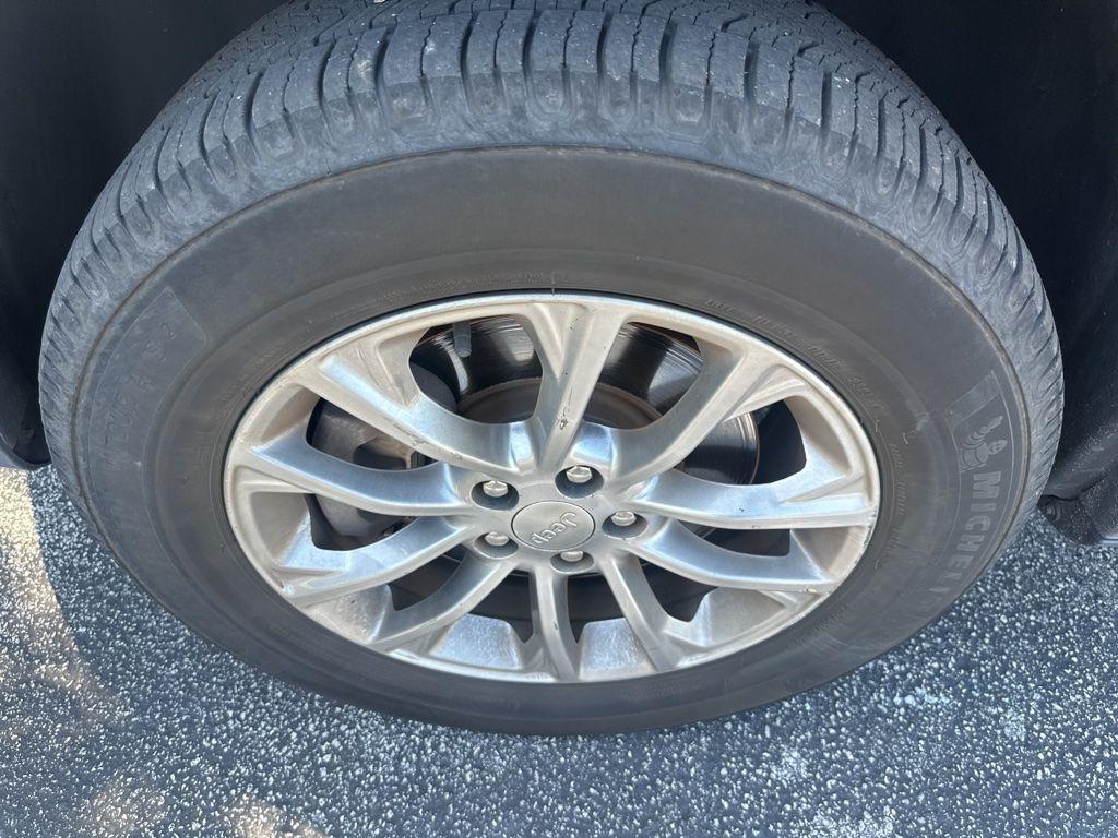 used 2019 Jeep Cherokee car, priced at $16,866