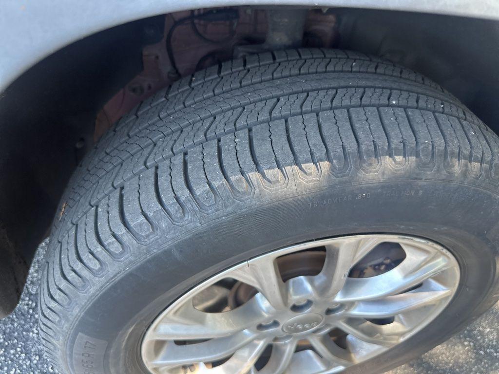 used 2019 Jeep Cherokee car, priced at $16,866