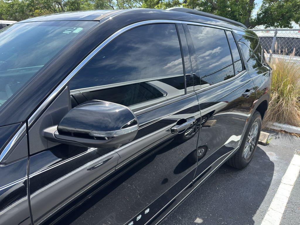 used 2024 Chevrolet Traverse car, priced at $37,254