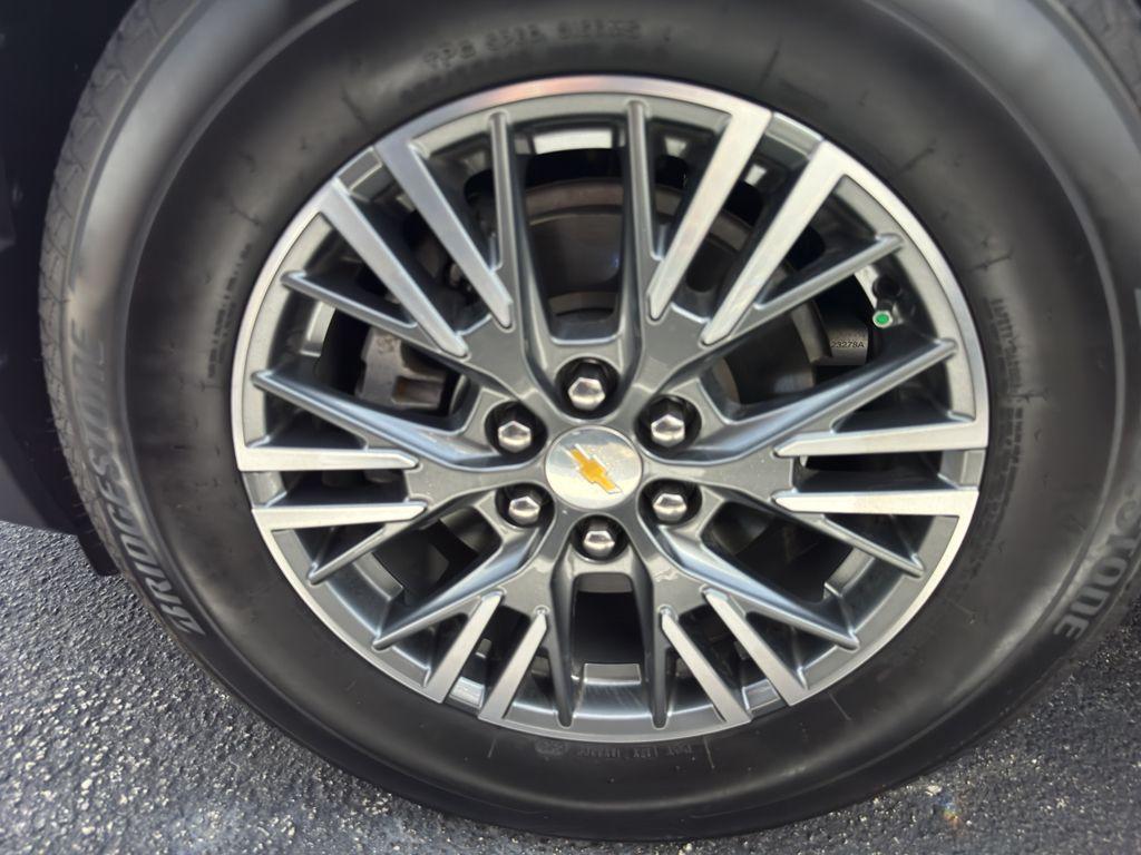 used 2024 Chevrolet Traverse car, priced at $37,254