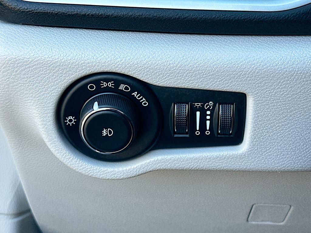 used 2024 Chrysler Pacifica car, priced at $27,450