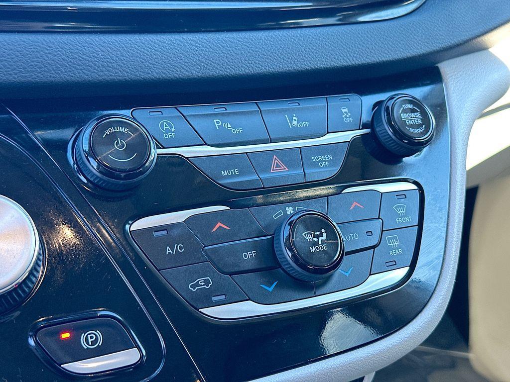 used 2024 Chrysler Pacifica car, priced at $27,450