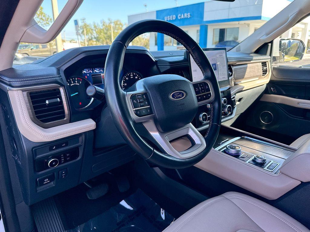 used 2024 Ford Expedition car, priced at $45,899