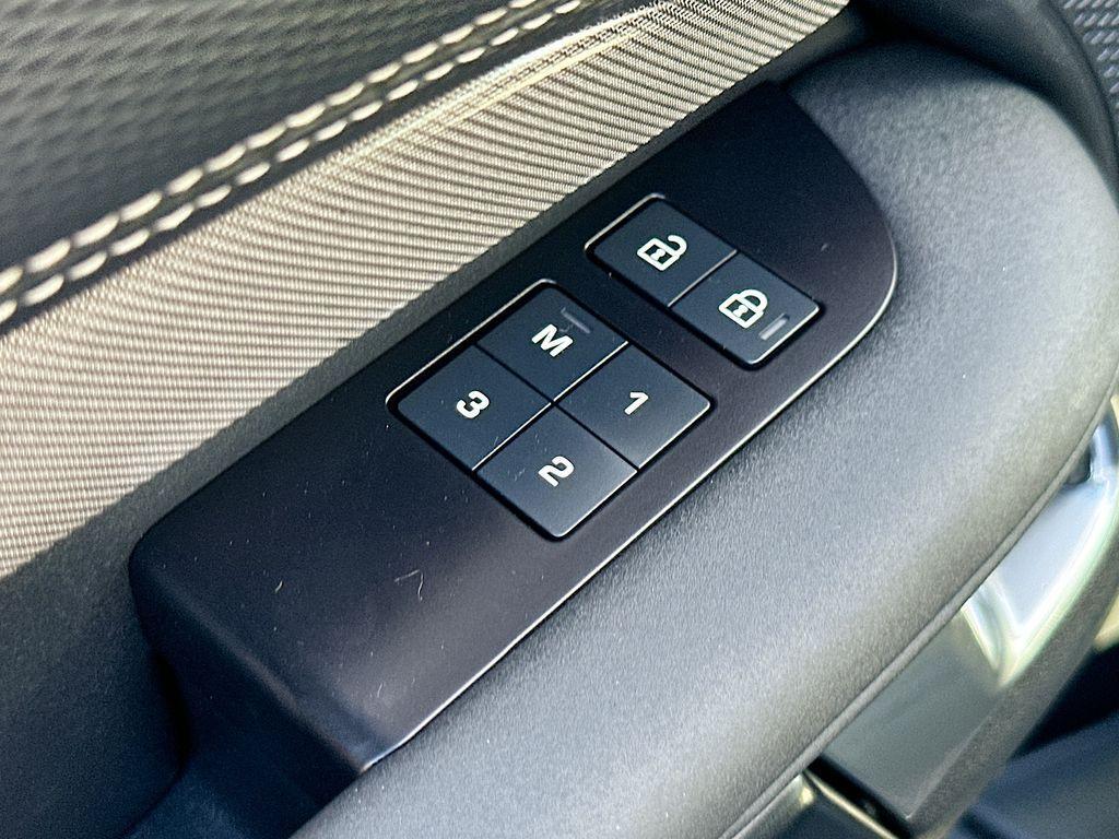 used 2023 Land Rover Discovery car, priced at $40,899