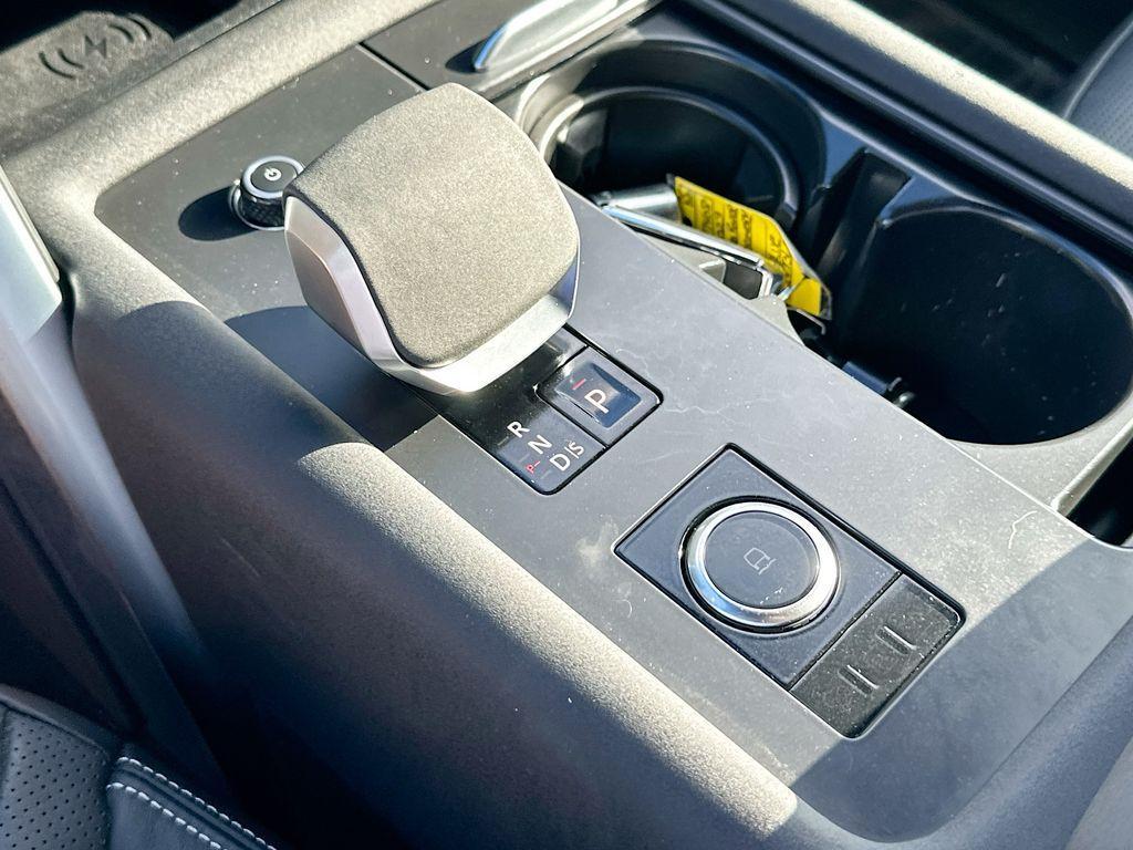 used 2023 Land Rover Discovery car, priced at $40,899