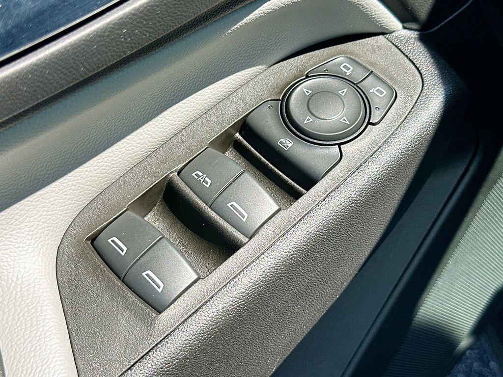 used 2024 Chevrolet Equinox car, priced at $23,048