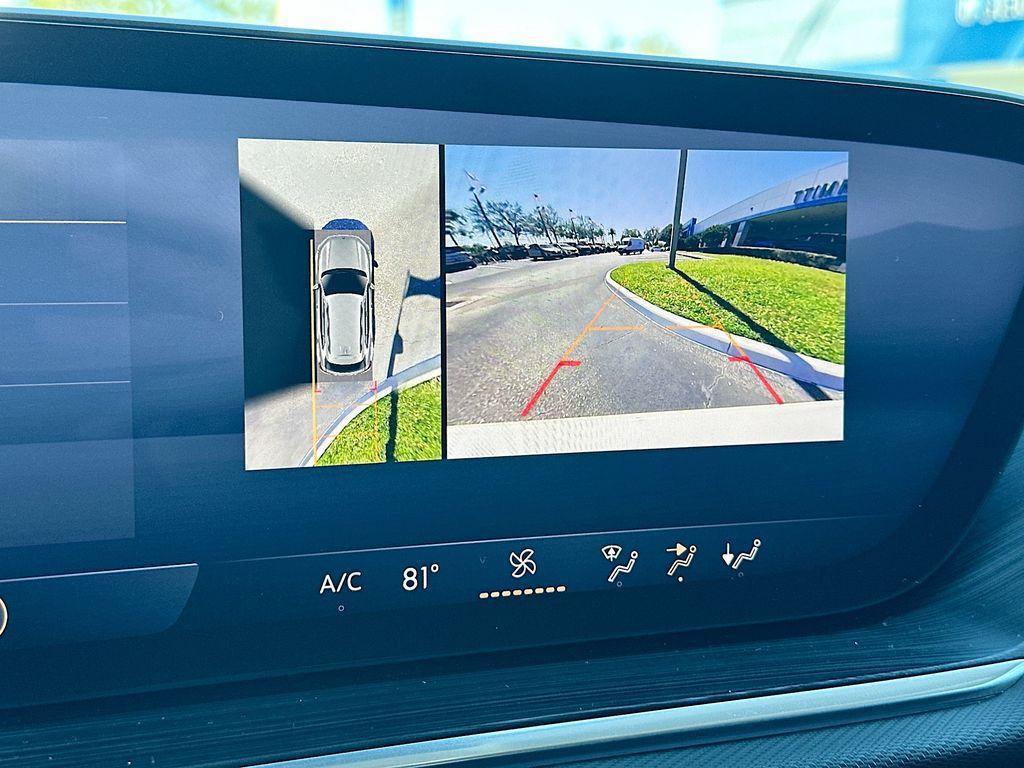 used 2025 Buick Envision car, priced at $26,000