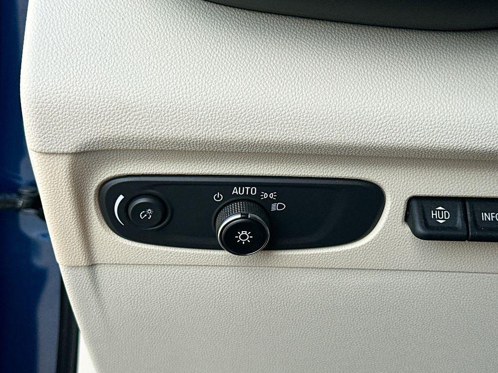 used 2022 Buick Envision car, priced at $21,400